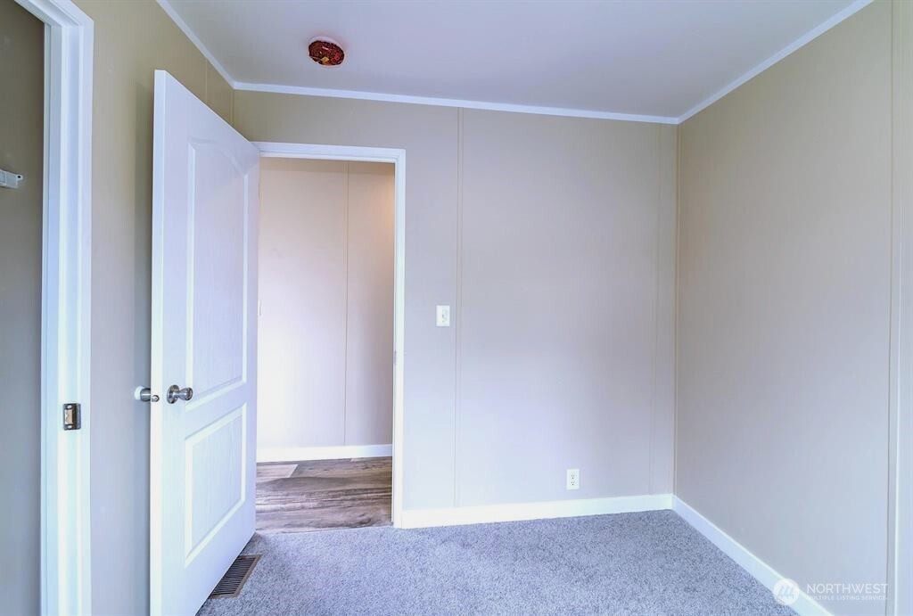 840 West 1st Street, Unit 29 Cheney, WA 99004 - Photo 13 of 20 a view of a hallway