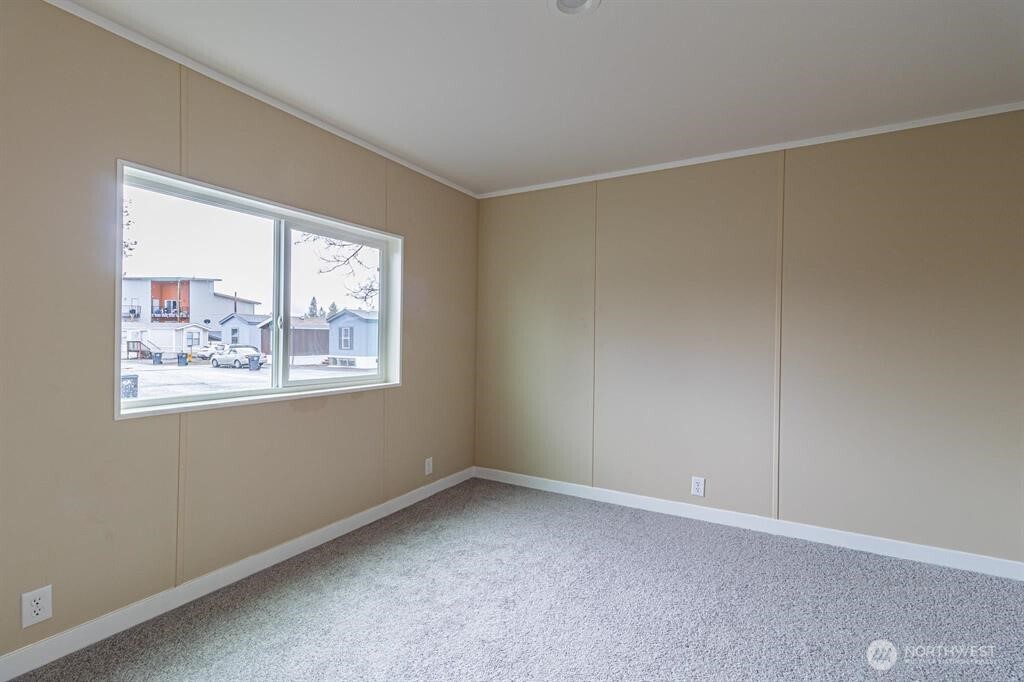 840 West 1st Street, Unit 29 Cheney, WA 99004 - Photo 15 of 20 an empty room with windows