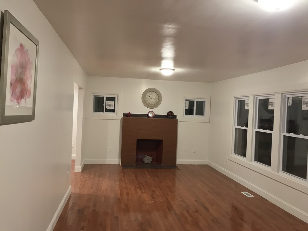 48 Thorndyke Street Springfield, MA 01118 - Photo 5 of 19 Gallery Image 5