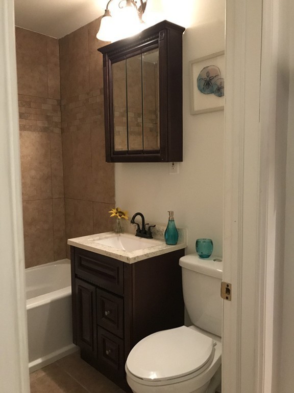 48 Thorndyke Street Springfield, MA 01118 - Photo 6 of 19 Gallery Image 6