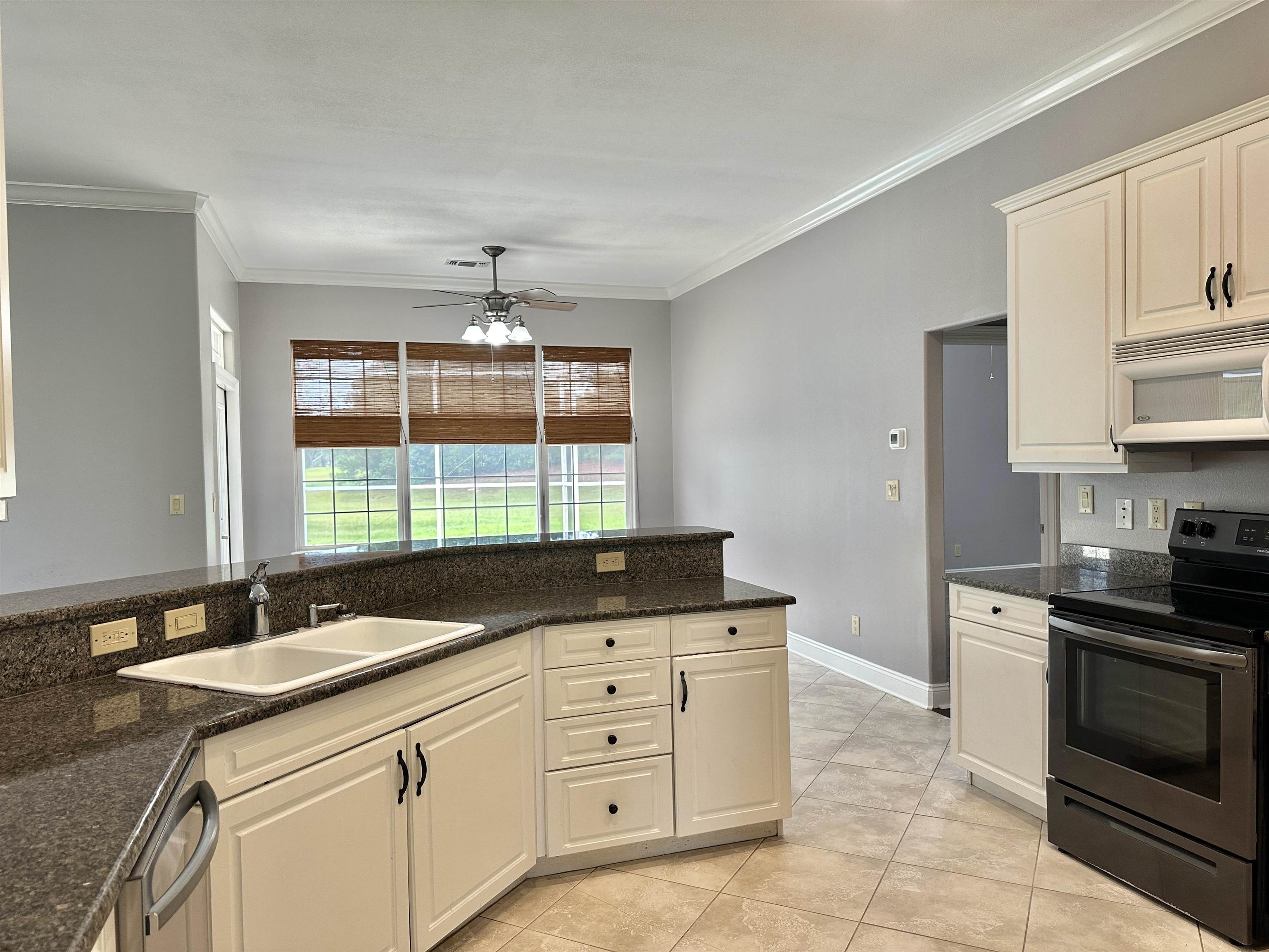 9593 Dornock Lane Foley, AL 36535 - Photo 18 of 40 Kitchen