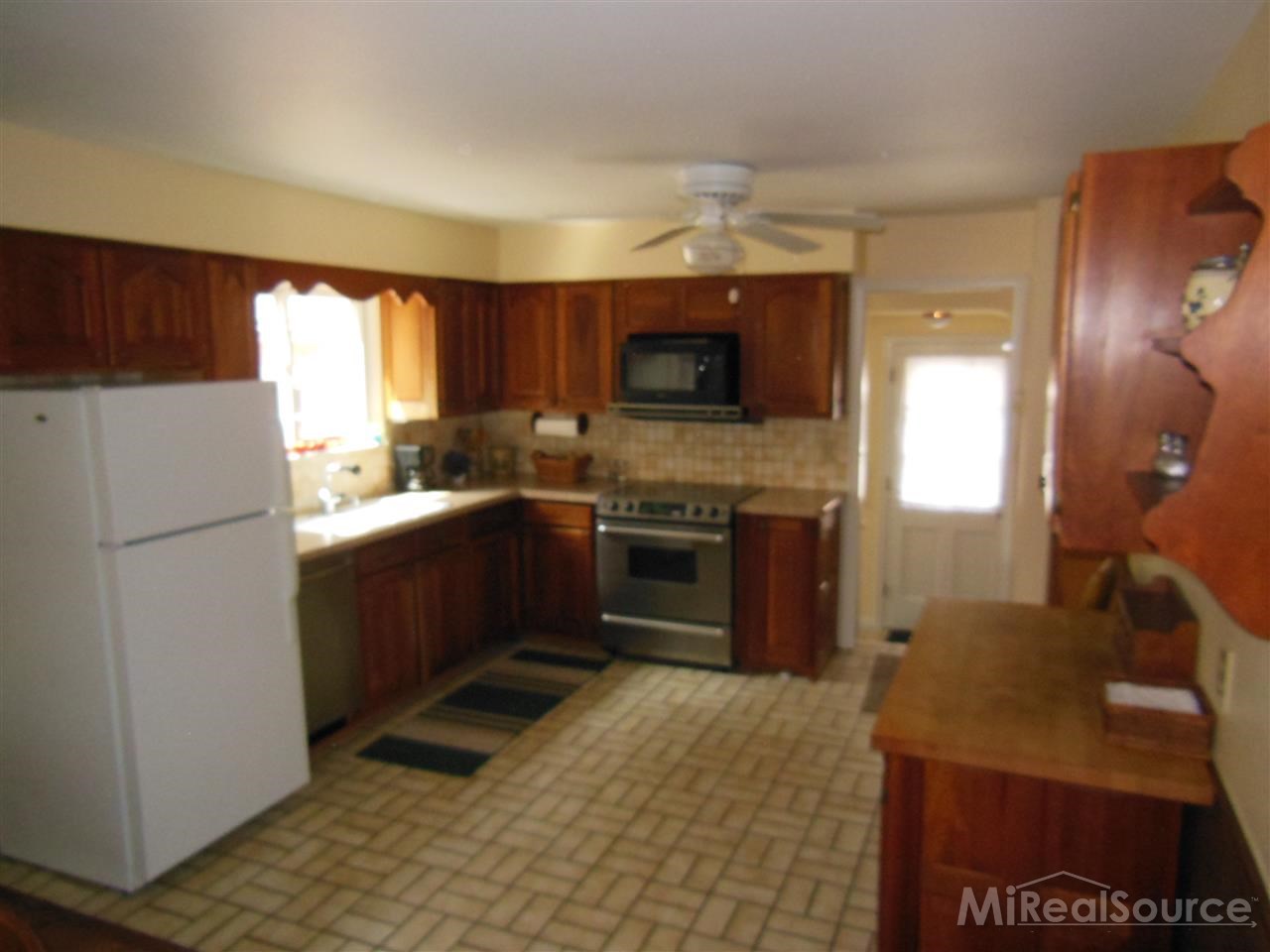 1147 Hawthorne Road Grosse Pointe, MI 48236 - Photo 6 of 14 31210121-5.JPG