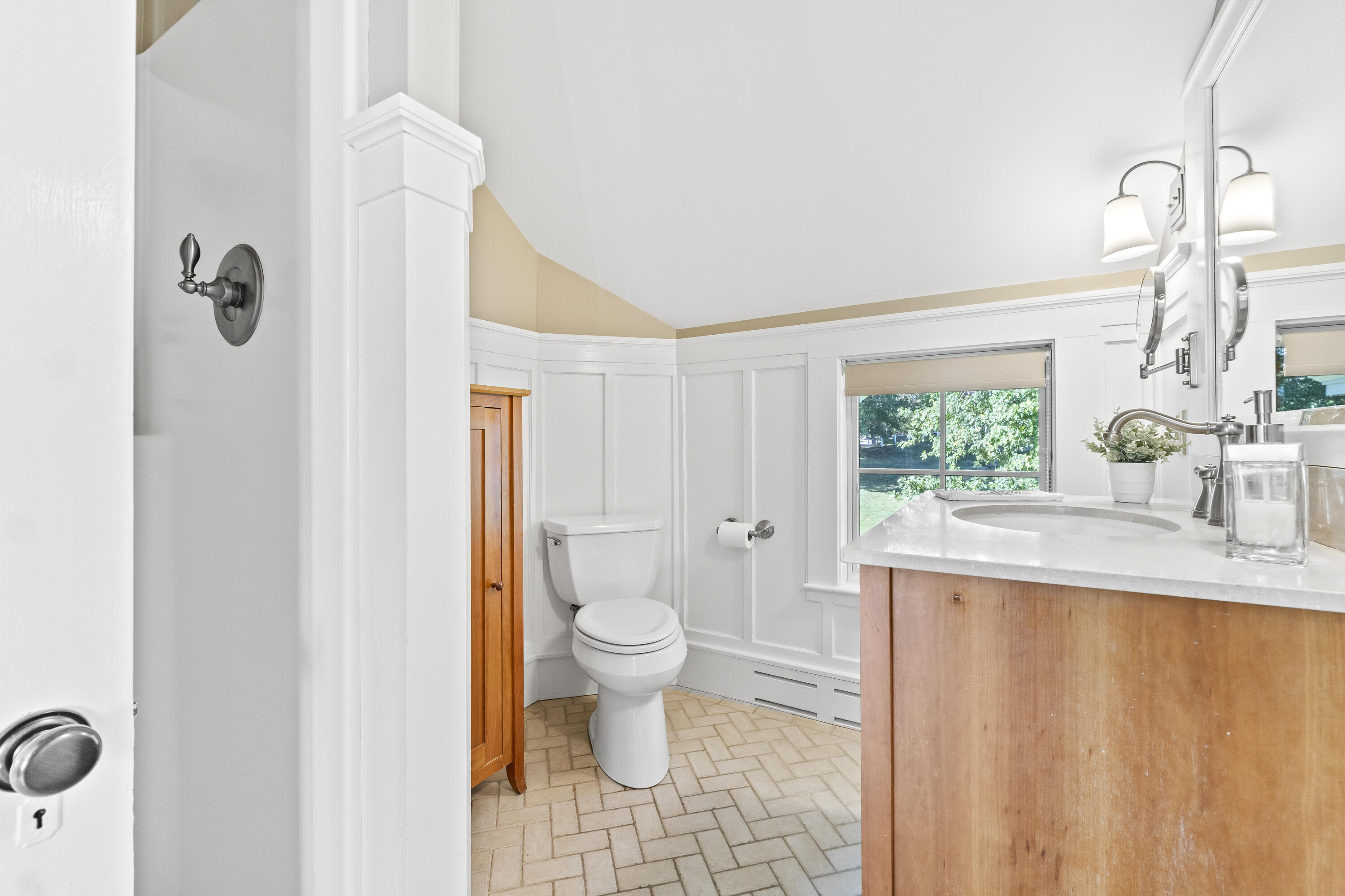 84 Organug Road York, ME 03909 - Photo 30 of 53 Primary bathroom with wainscoting