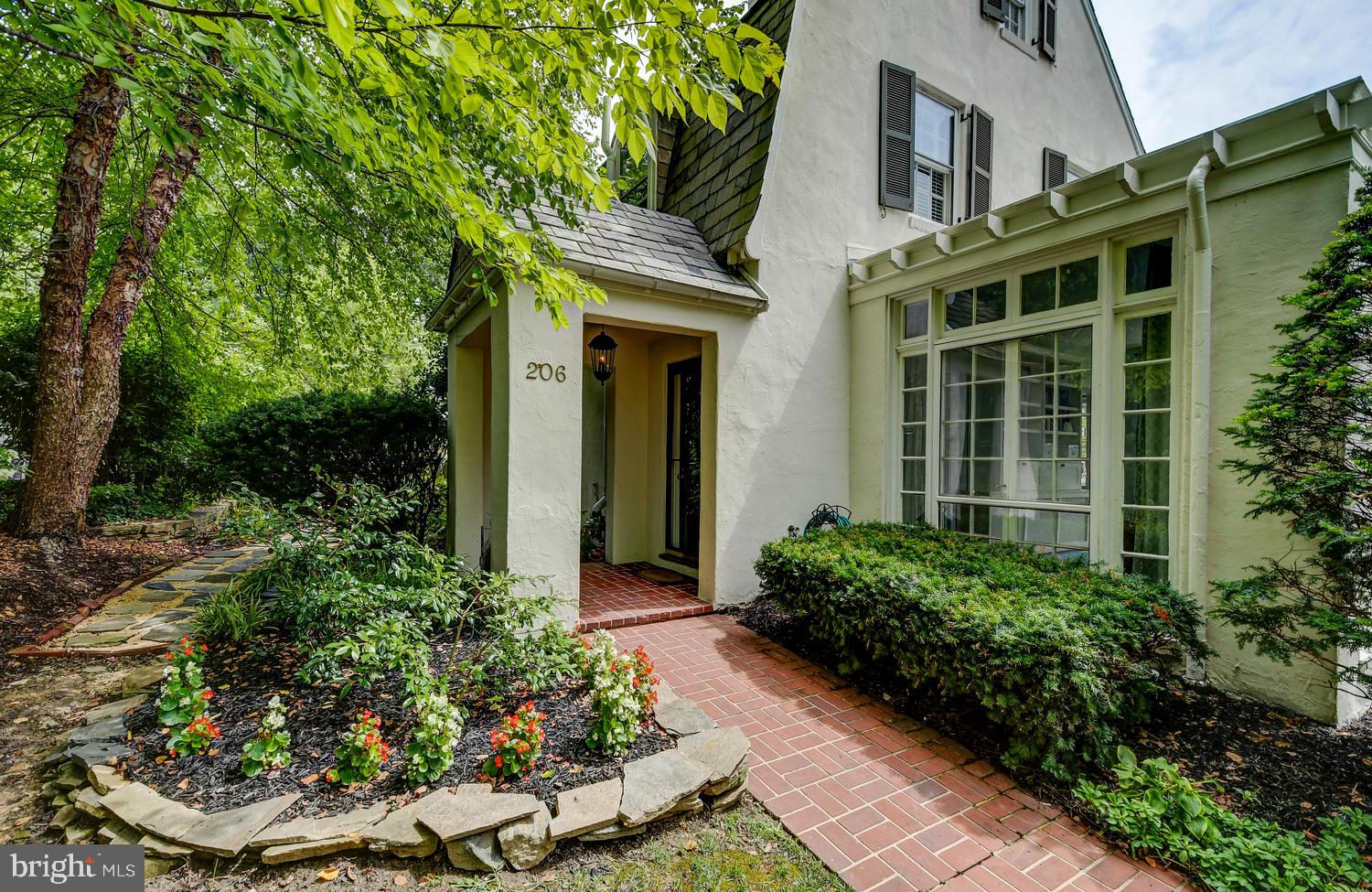 206 St Dunstans Road Baltimore, MD 21212 - Photo 4 of 51