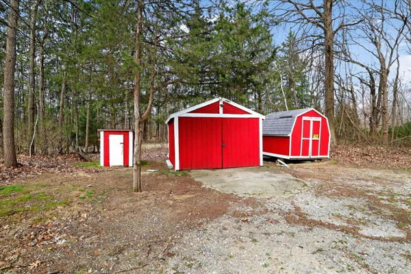 $574,000 | 3652 Sawyer Road, Sawyer, MI 49125