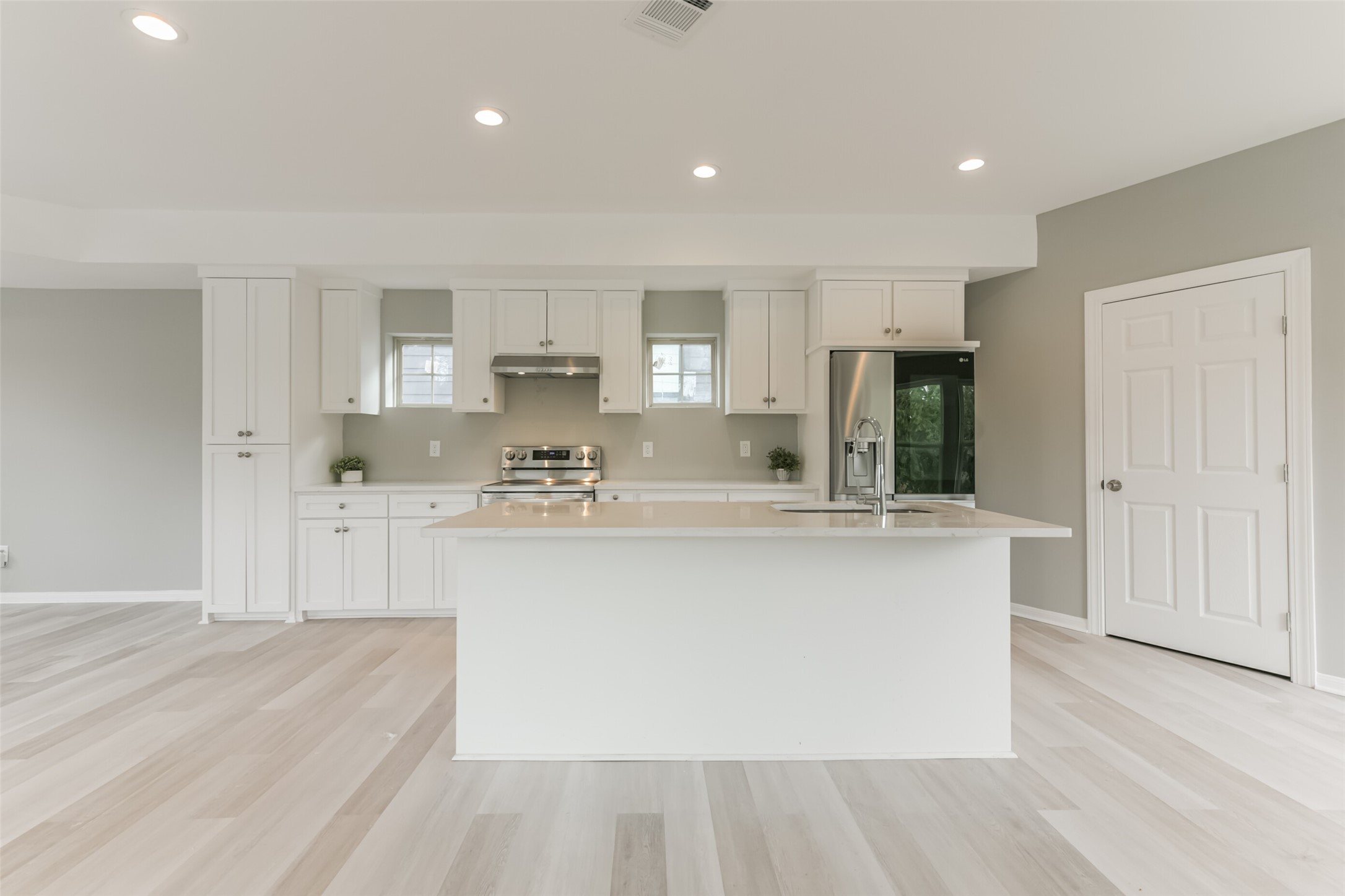 5302 Tarawa Road Houston, TX 77033 - Photo 12 of 35