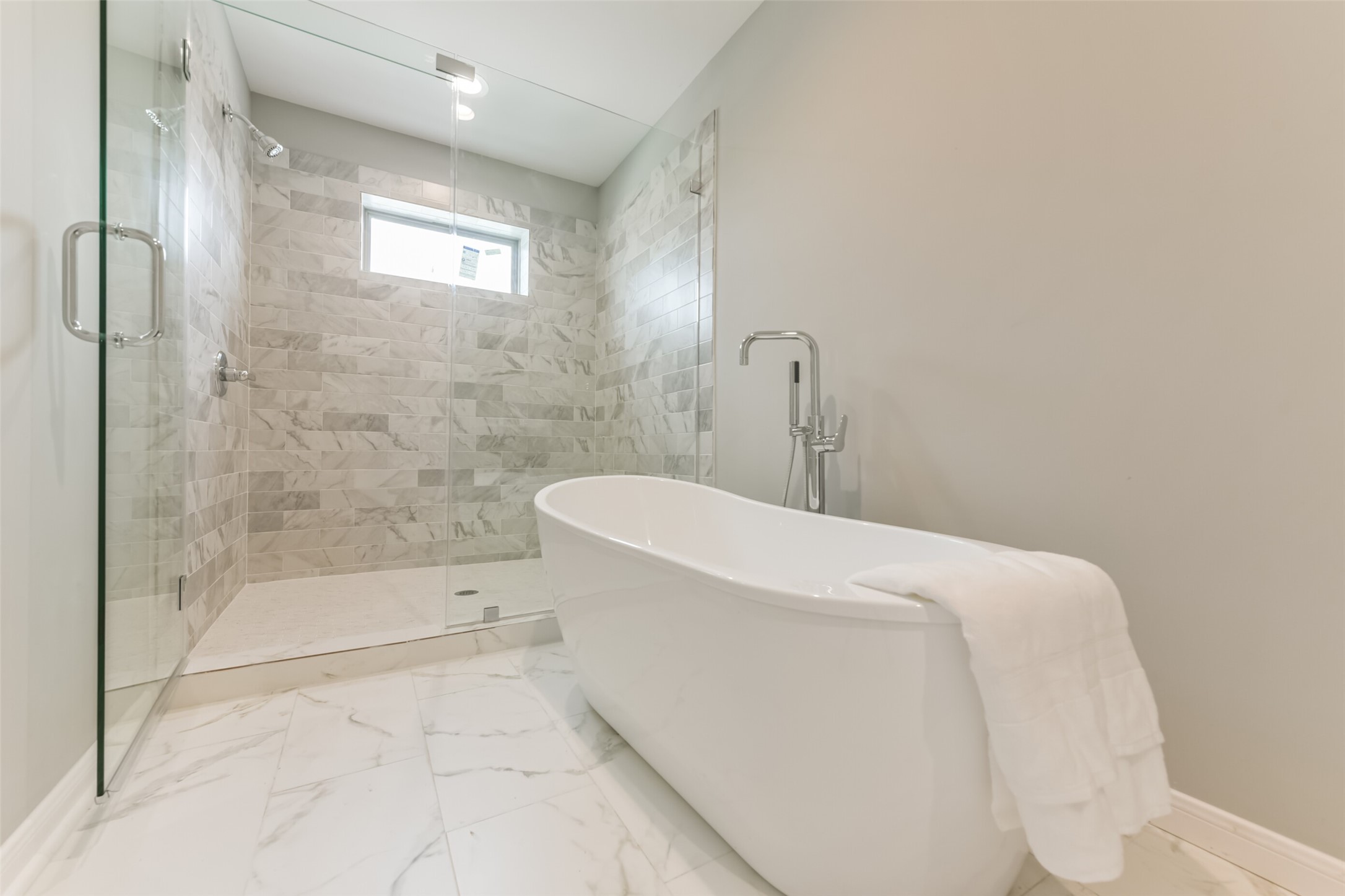 5302 Tarawa Road Houston, TX 77033 - Photo 29 of 35 Beautifully tiled shower and soaker tub in the primary ensuite bathroom.