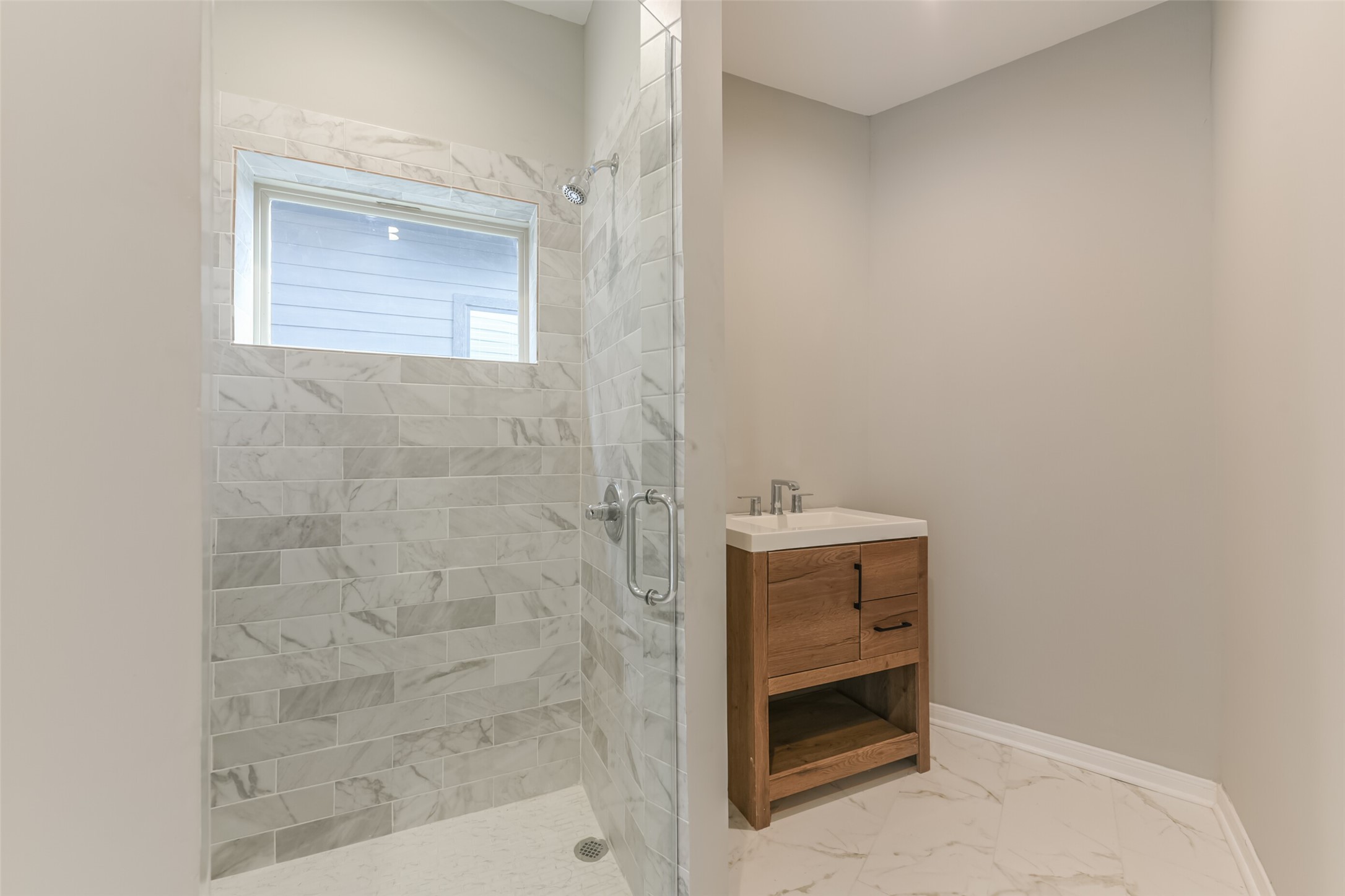 5302 Tarawa Road Houston, TX 77033 - Photo 9 of 35 Ensuite bath for bedroom one.