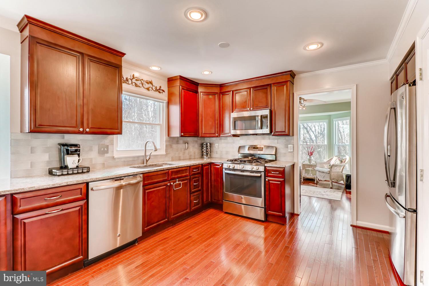 9527 Ridgeview Drive Columbia, MD 21046 - Photo 9 of 34 Kitchen