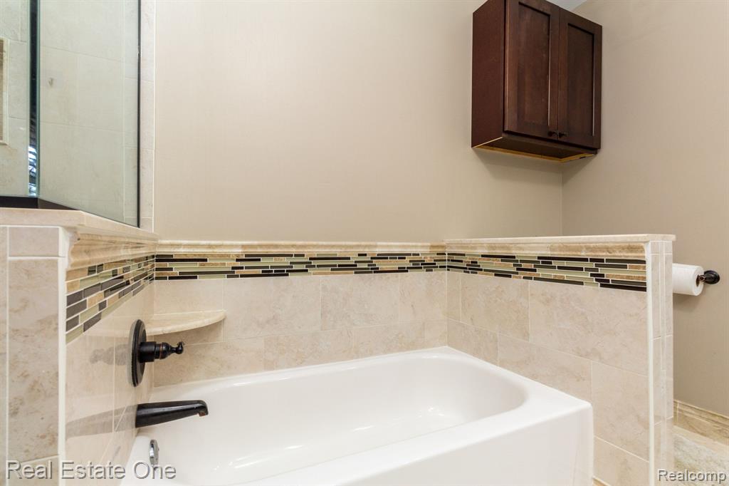 2236 Oklahoma Avenue Rochester Hills, MI 48309 - Photo 31 of 57