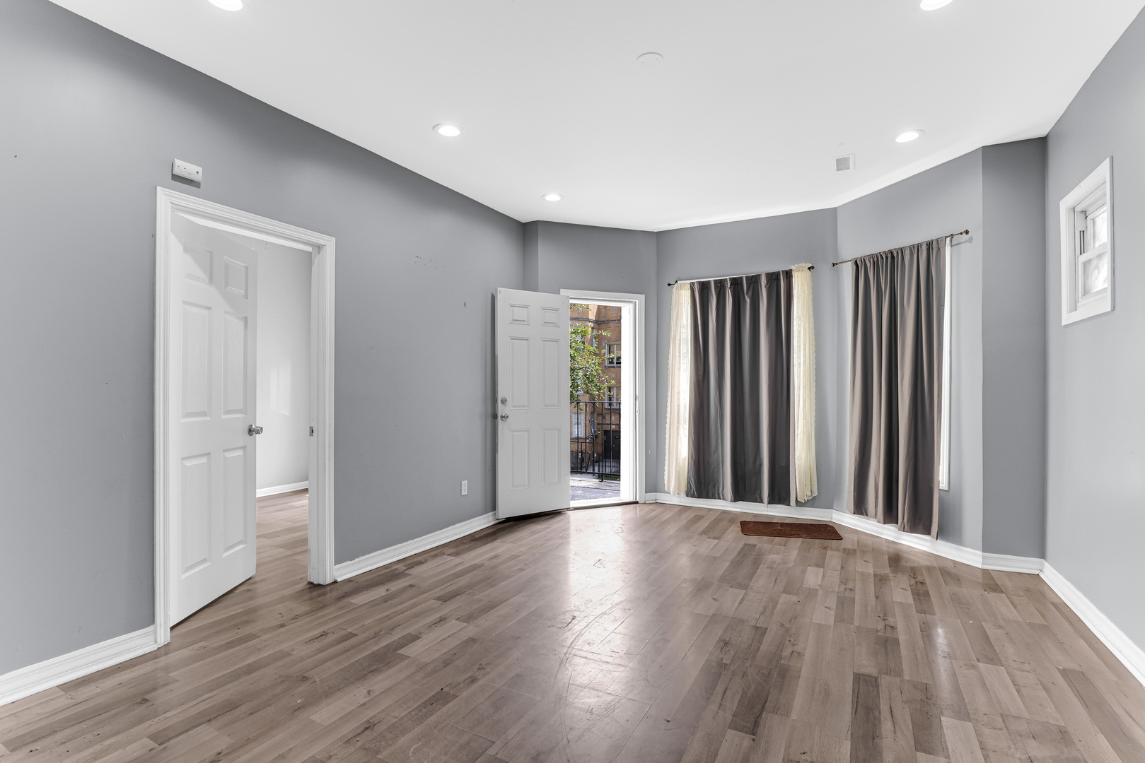 7012 South Sangamon Street Chicago, IL 60621 - Photo 2 of 8 Gallery Image 2