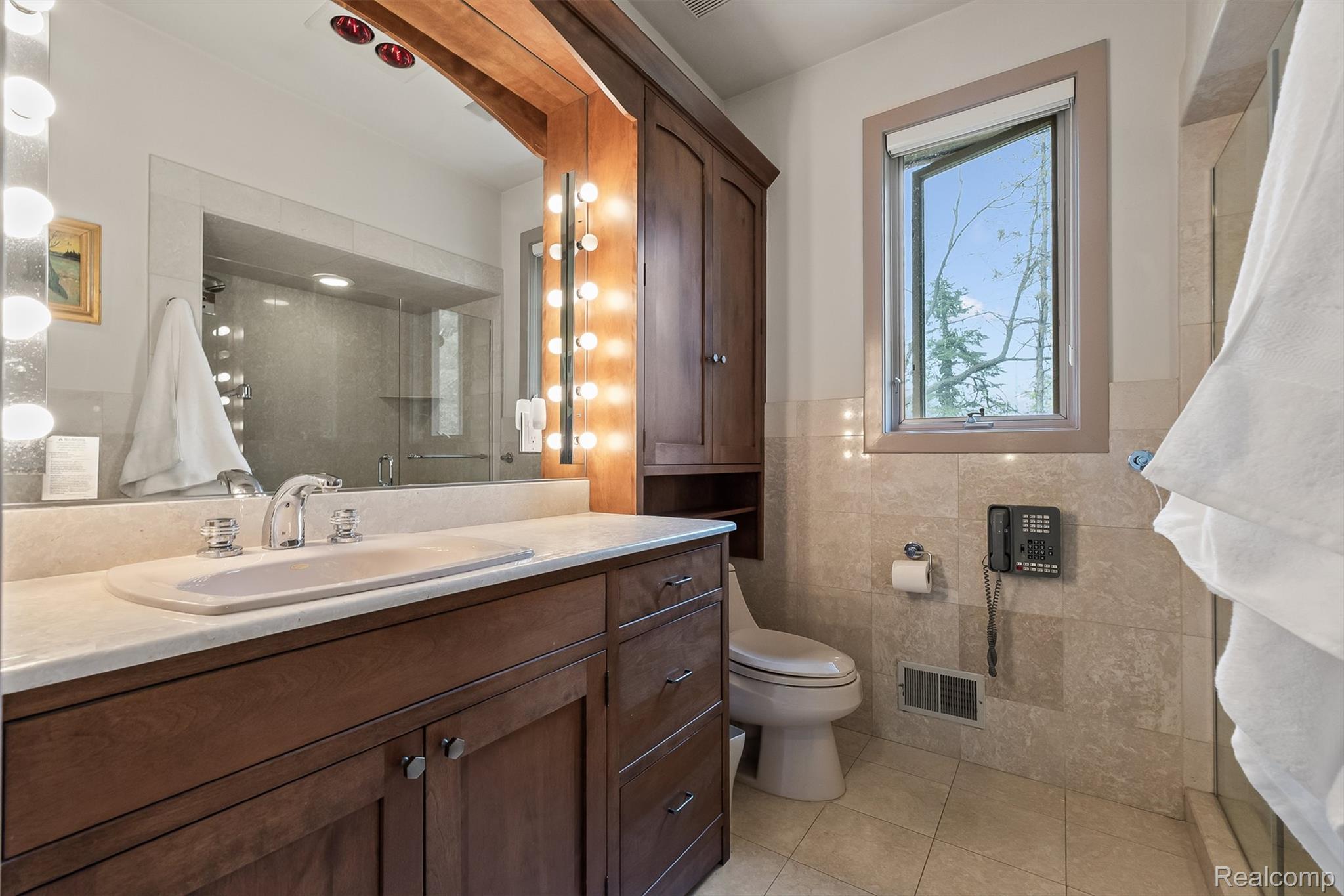 1800 Tiverton Road Bloomfield Hills, MI 48304 - Photo 25 of 56 36-Tiverton-22.jpg