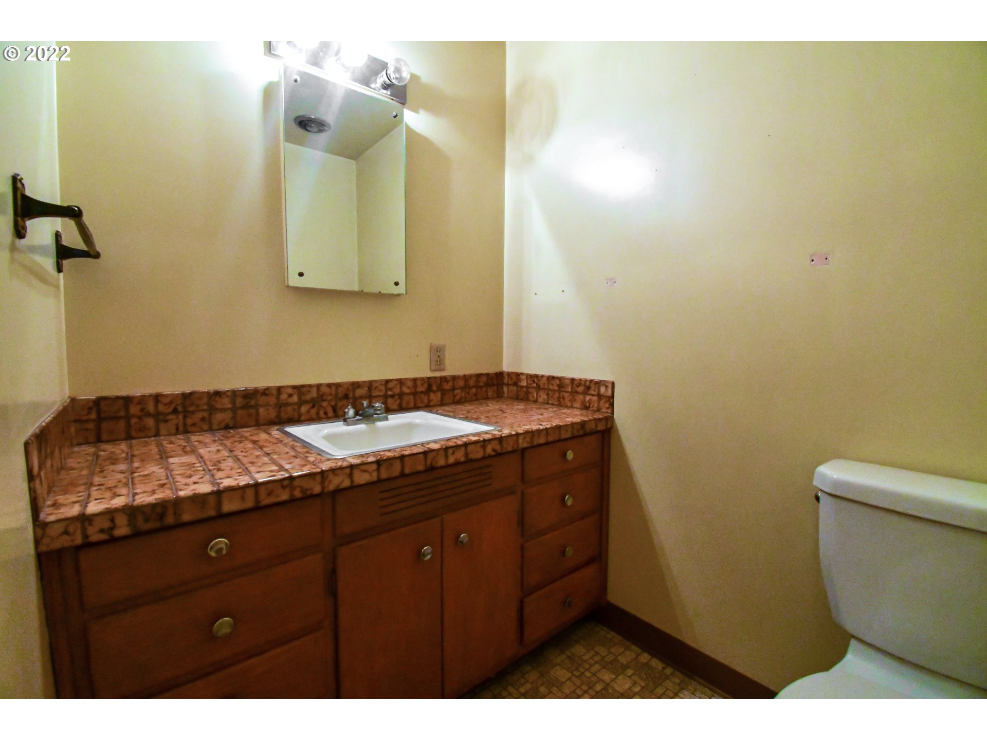 2114 Cal Young Road Eugene, OR 97401 - Photo 13 of 28 Gallery Image 13
