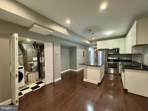 $1,350 | 208 East Redwood Street, Unit 1C, Baltimore, MD 21202