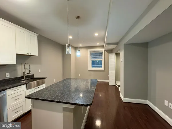 $1,350 | 208 East Redwood Street, Unit 1C, Baltimore, MD 21202