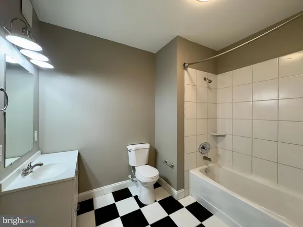 $1,350 | 208 East Redwood Street, Unit 1C, Baltimore, MD 21202