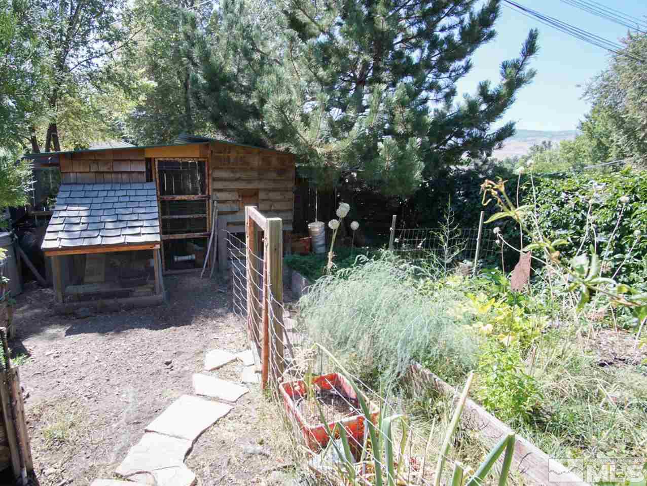 921 Washington Street Reno, NV 89503 - Photo 16 of 25 a view of a backyard with plants and a patio
