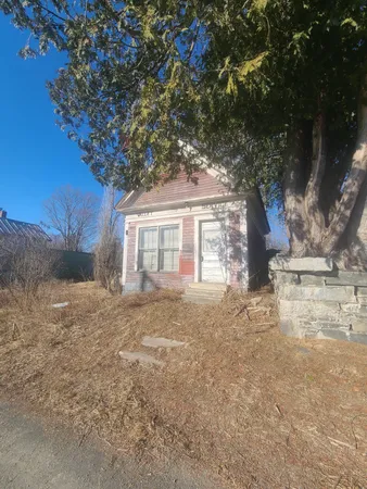 $10,000 | 3 North Main Street, Solon, ME 04979