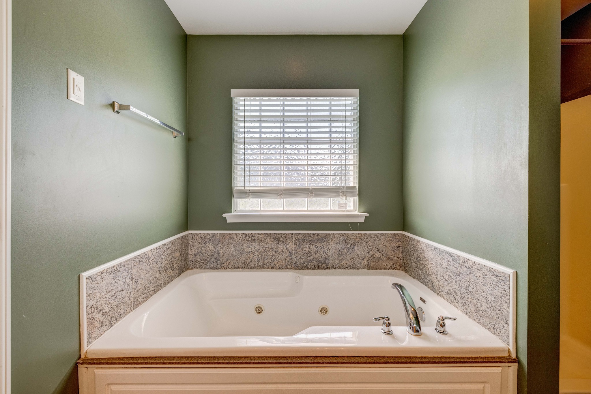 582 Cedar Grove Road Lebanon, TN 37087 - Photo 21 of 47 a bathroom with a bathtub