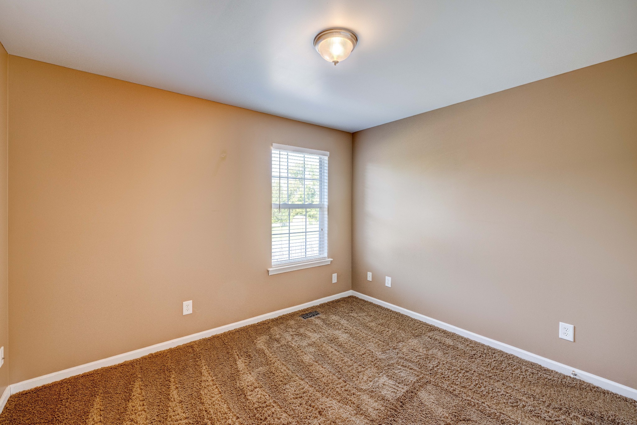 582 Cedar Grove Road Lebanon, TN 37087 - Photo 24 of 47 an empty room with a window