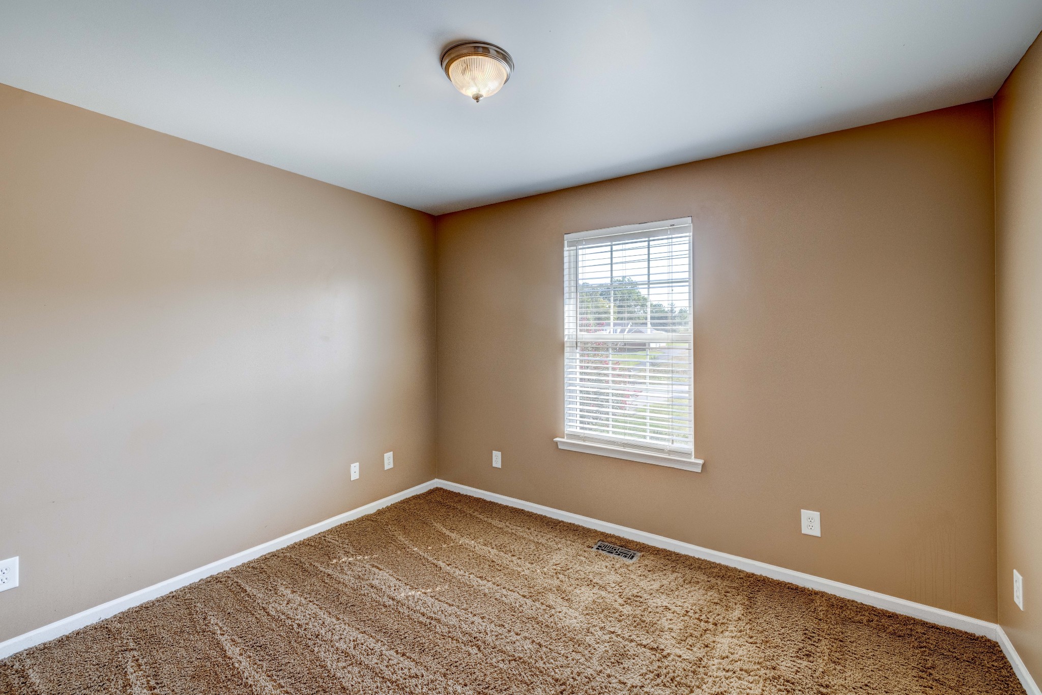 582 Cedar Grove Road Lebanon, TN 37087 - Photo 27 of 47 an empty room with a window