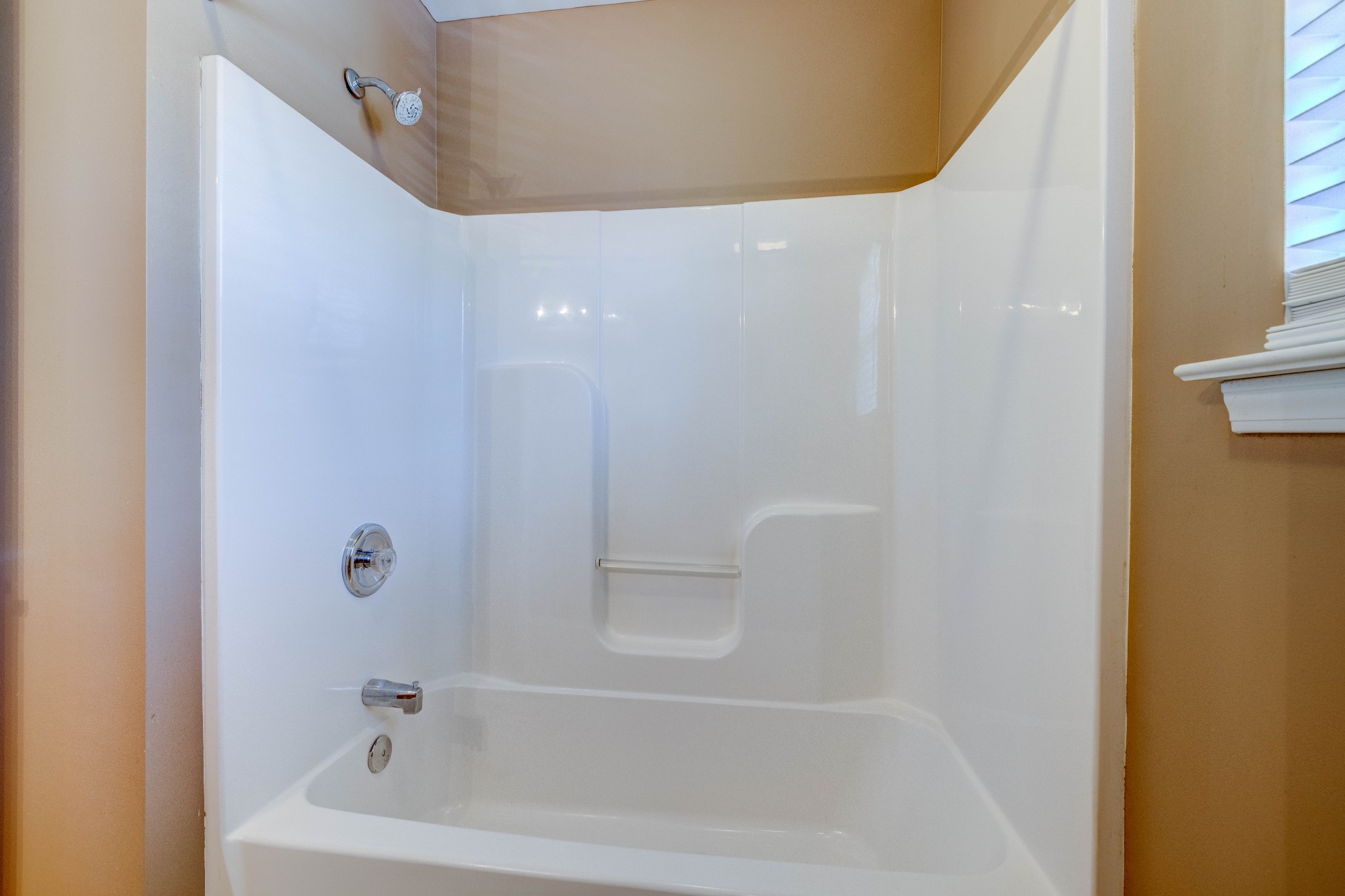 582 Cedar Grove Road Lebanon, TN 37087 - Photo 31 of 47 a bathroom with a bathtub
