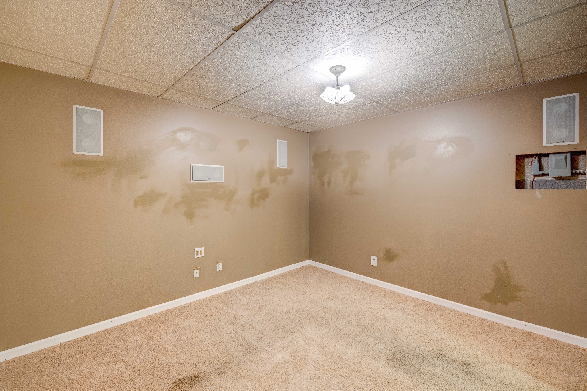 582 Cedar Grove Road Lebanon, TN 37087 - Photo 35 of 47 a view of an empty room with a chandelier fan