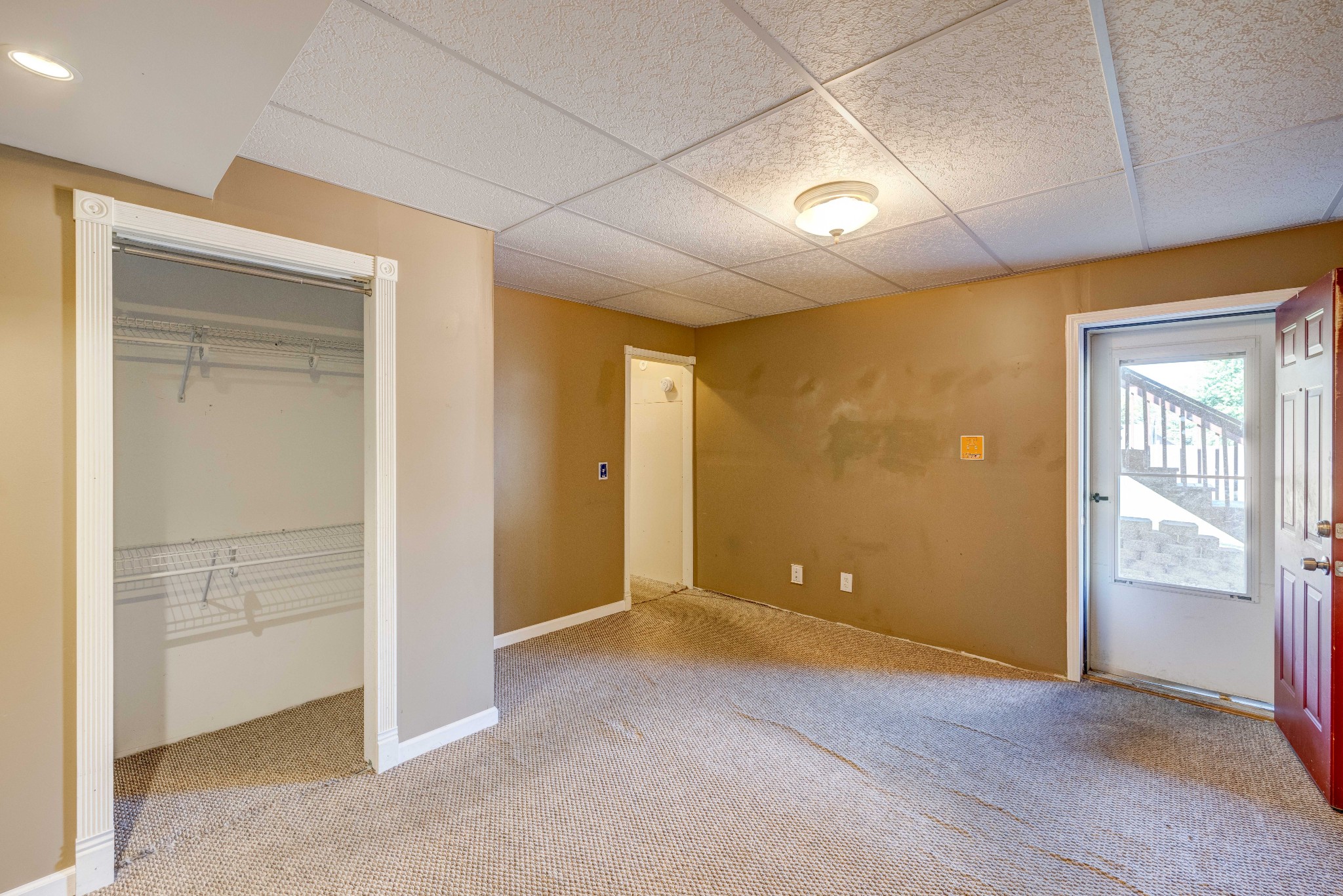 582 Cedar Grove Road Lebanon, TN 37087 - Photo 39 of 47 an empty room with windows and closet