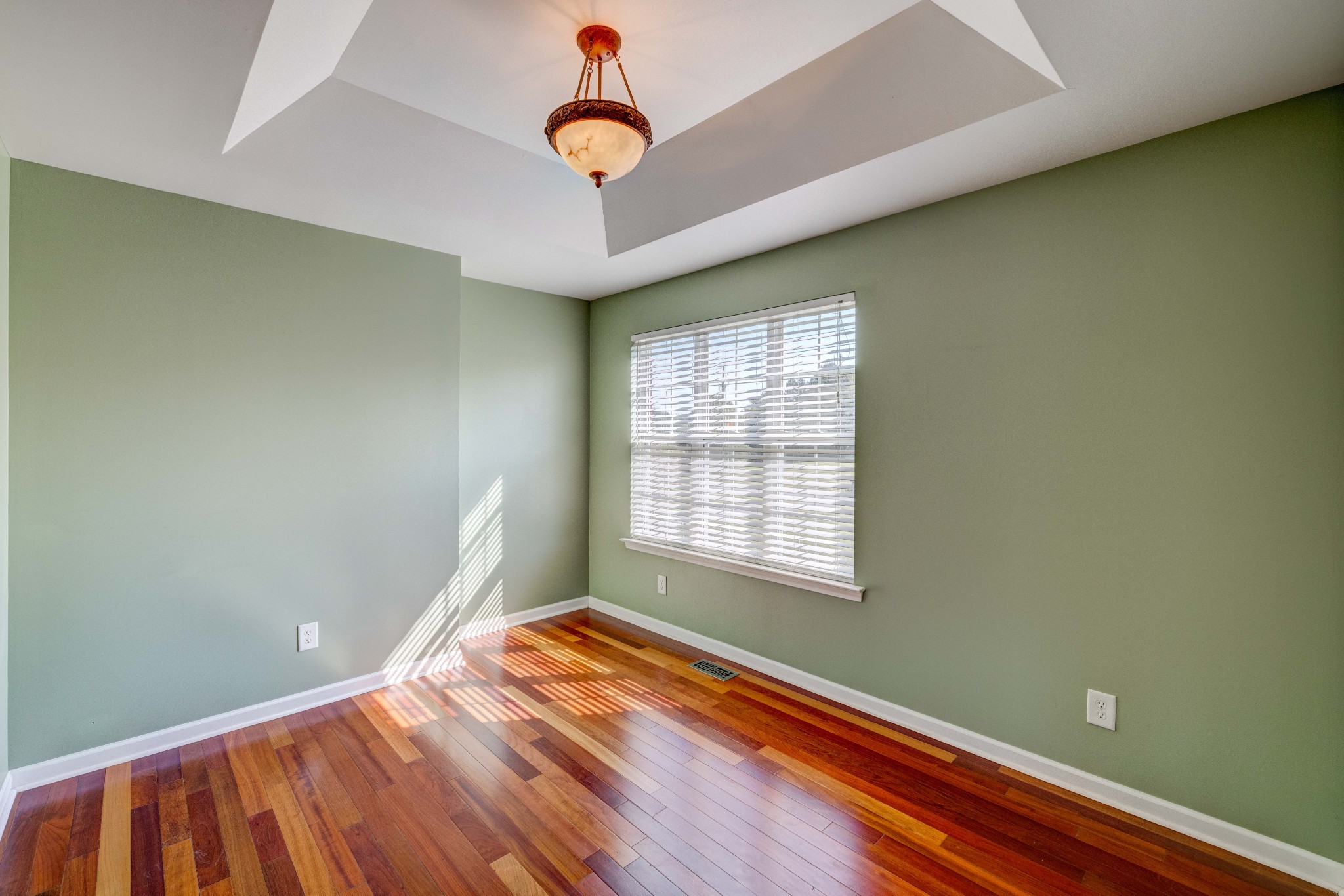 582 Cedar Grove Road Lebanon, TN 37087 - Photo 10 of 47 an empty room with a window