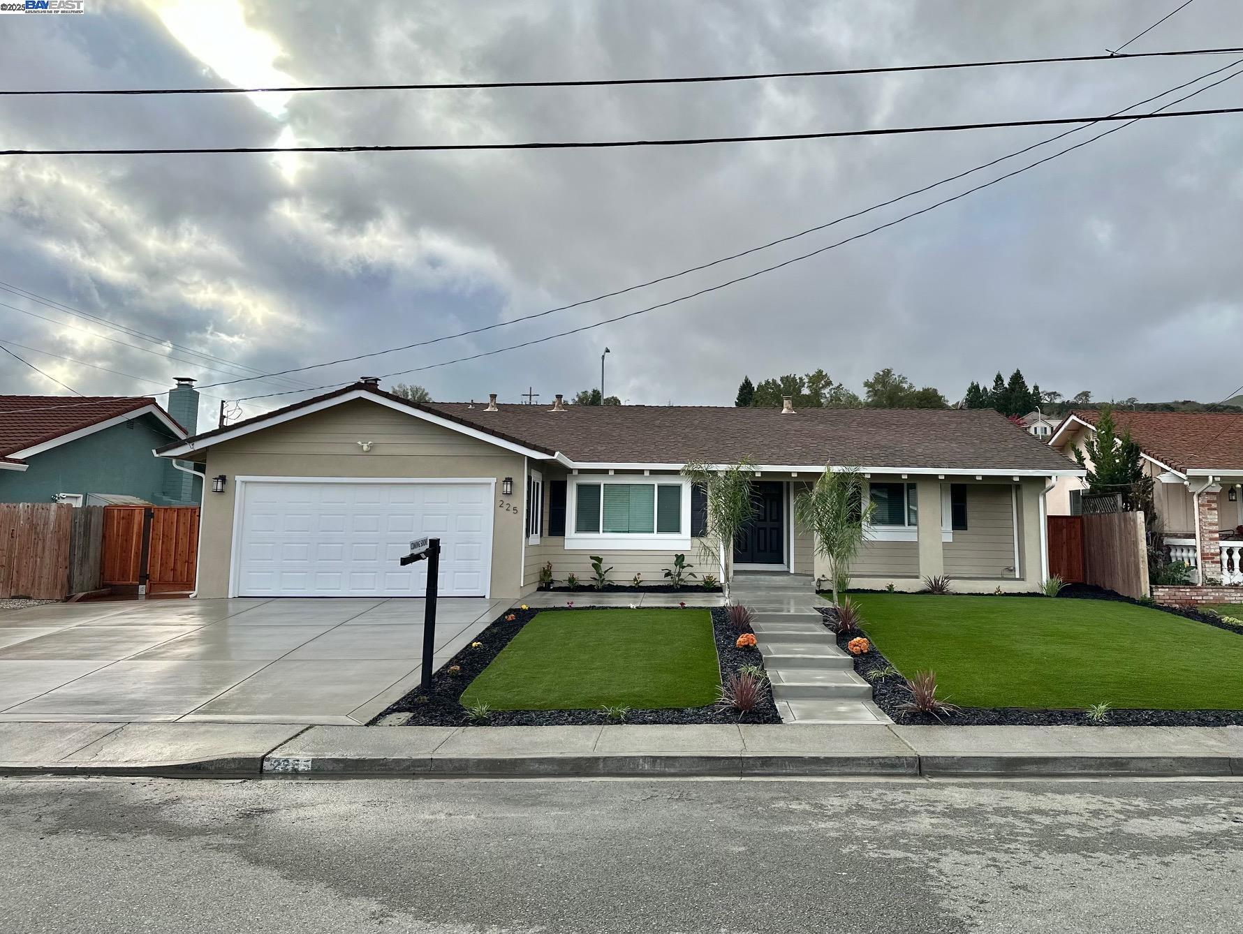 a view of a yard in front of a house