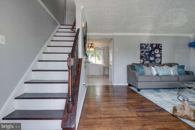 1407 Farmcrest Way Silver Spring, MD 20905 - Photo 6 of 32 Gallery Image 6