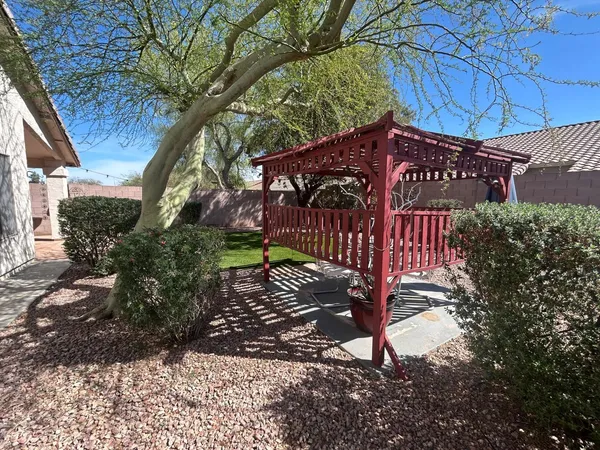 $2,400 | 4715 East Briarwood Terrace, Phoenix, AZ 85048