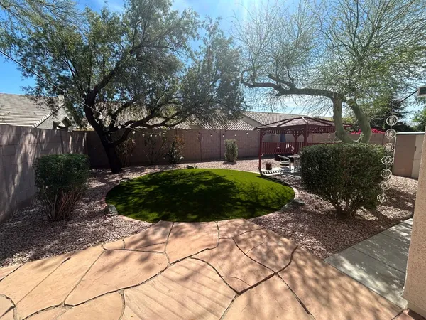 $2,400 | 4715 East Briarwood Terrace, Phoenix, AZ 85048