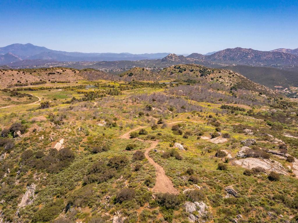 214 Creelman Lane Ramona, CA 92065 - Photo 24 of 38 a view of an aerial view of residential houses and a lake view