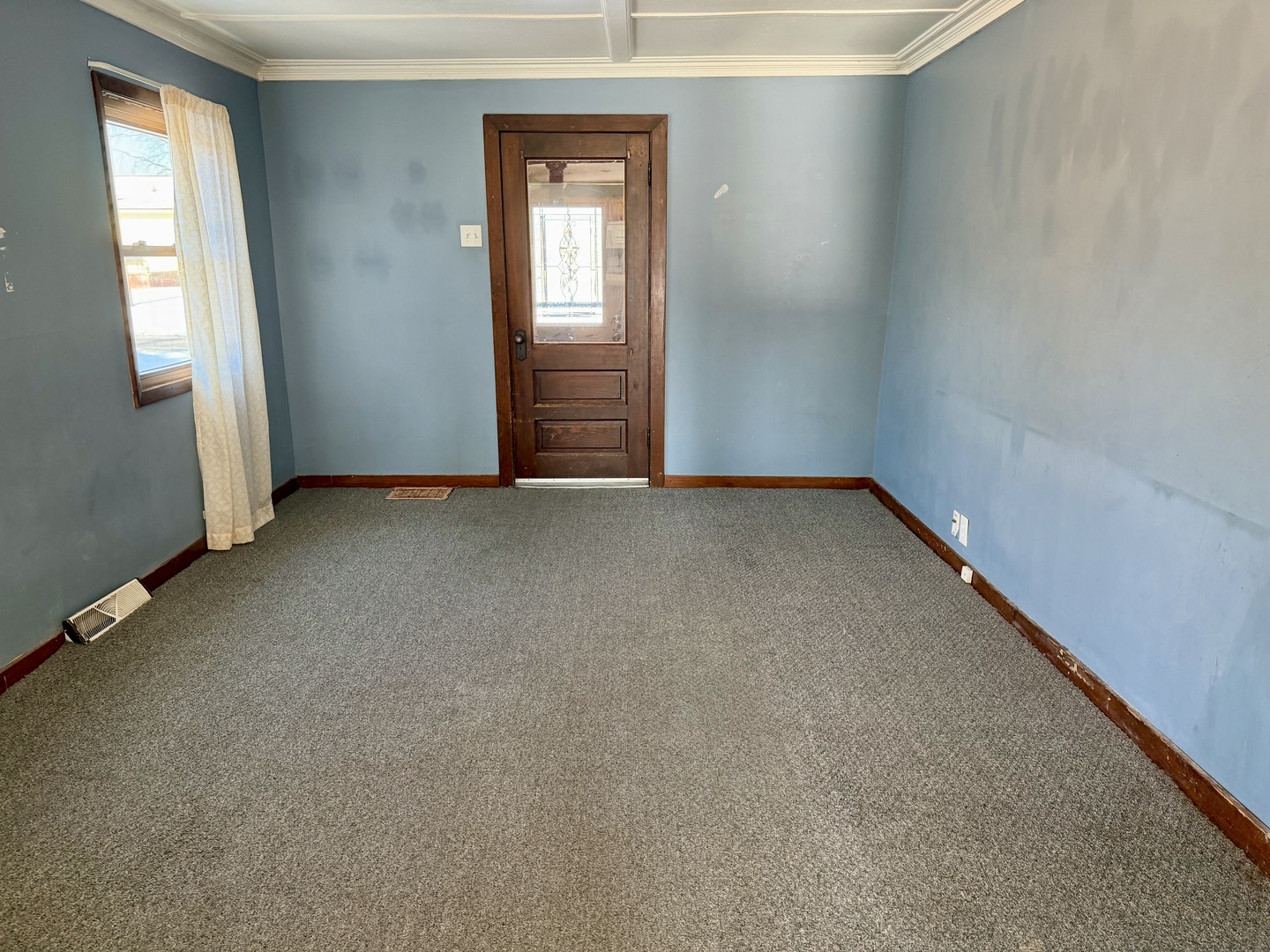 1429 Phelps Street Ottawa, IL 61350 - Photo 16 of 27 an empty room with windows