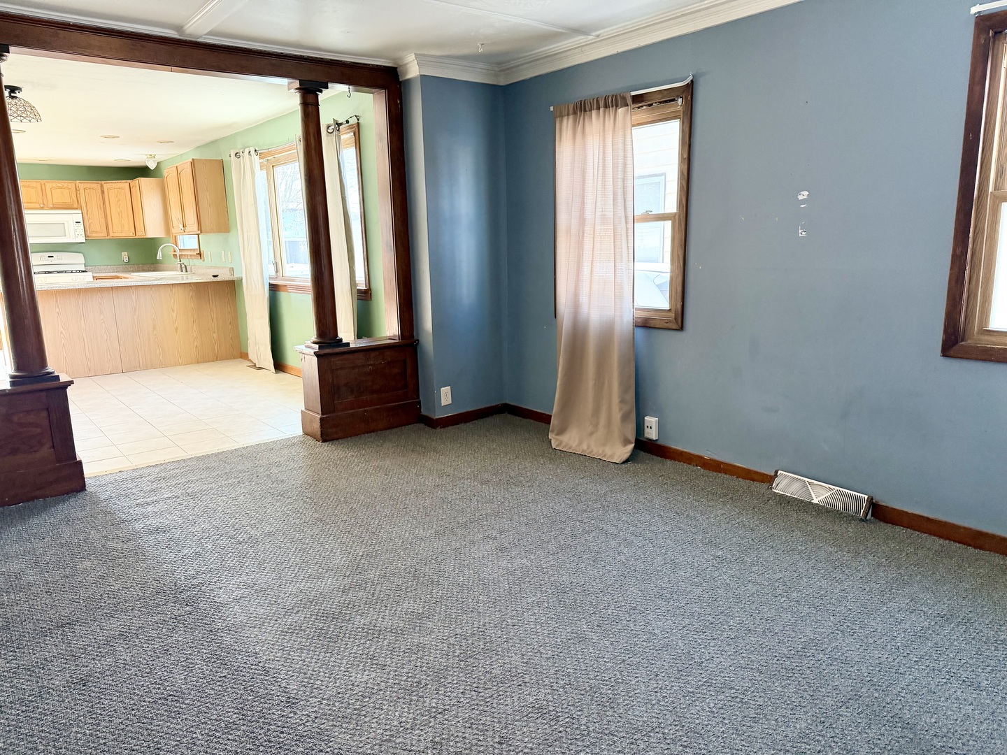 1429 Phelps Street Ottawa, IL 61350 - Photo 8 of 27 an empty room with windows