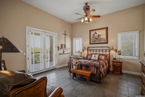 $1,175,000 | 165 Settlers Way North, Comfort, TX 78013