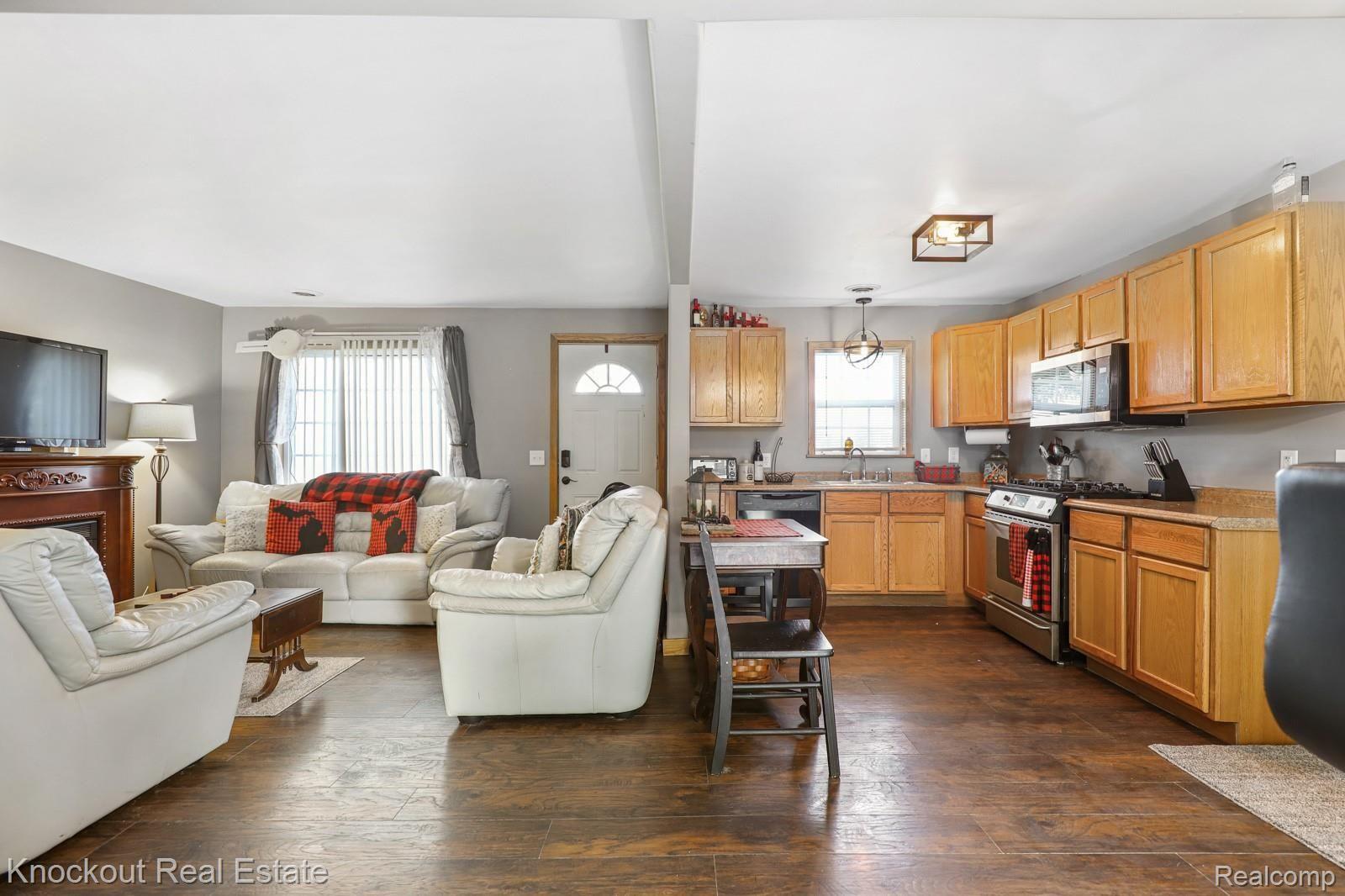 10061 Maple Road Birch Run, MI 48415 - Photo 6 of 32 10061 Maple Rd Birch Run-6.jpg