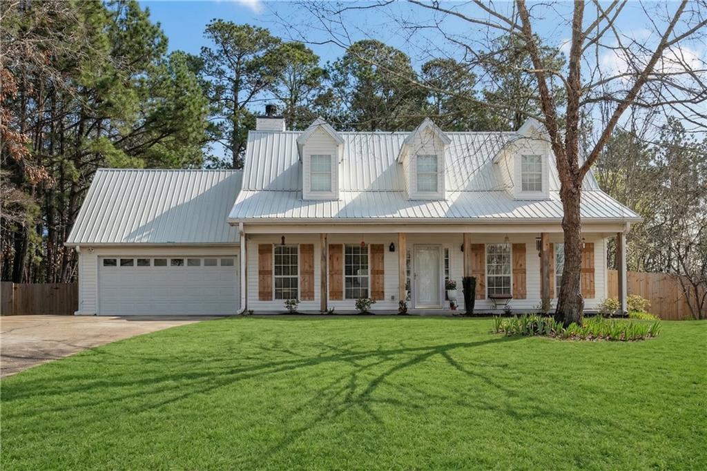 333 Oxford Way Winder, GA 30680 - Photo 1 of 1 a front view of a house with garden