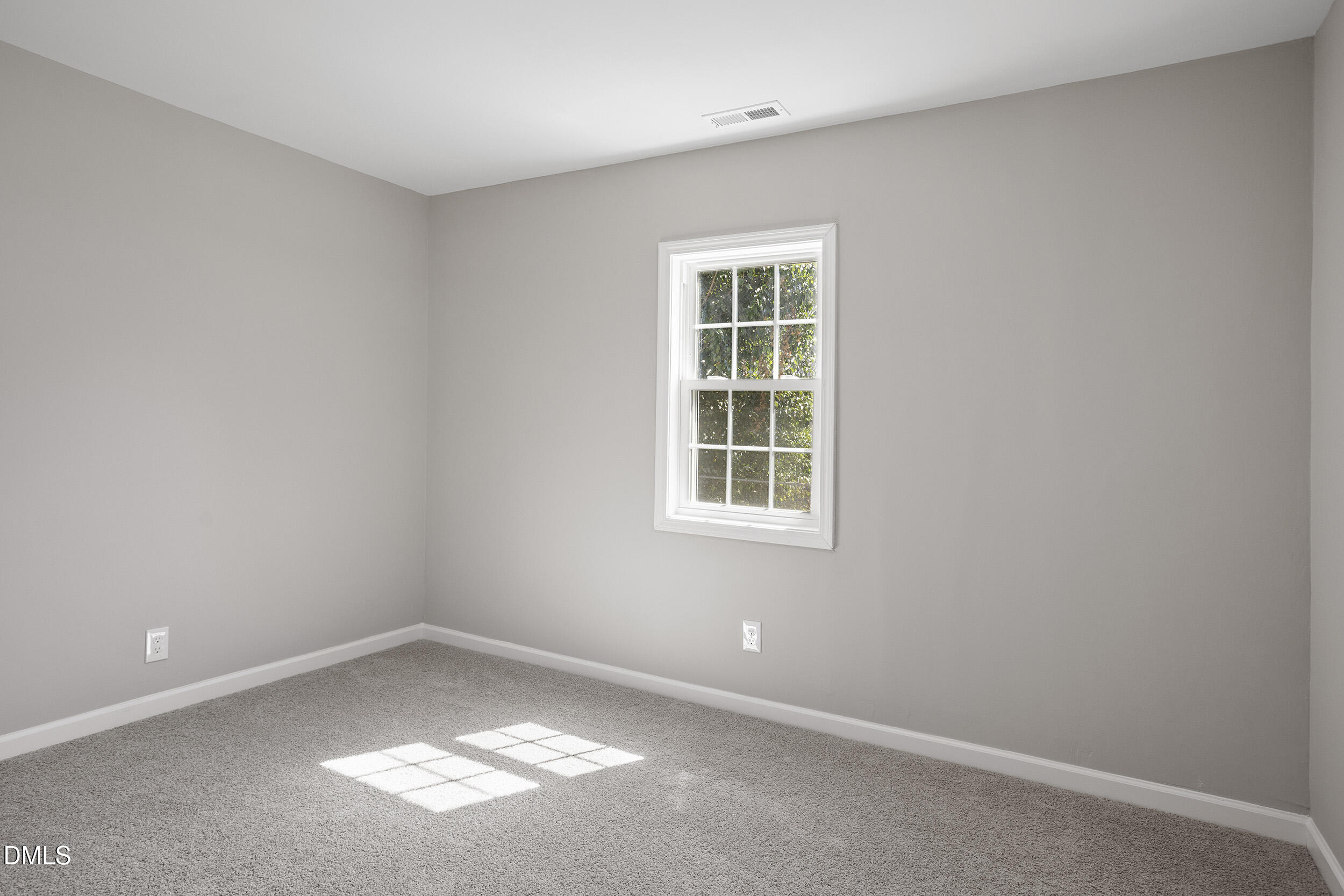 604 East Townsend Street Dunn, NC 28334 - Photo 19 of 27 an empty room with a window