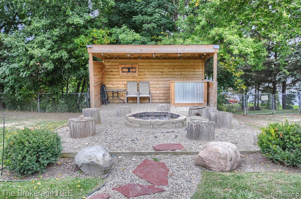 6545 Bennett Lake Road Fenton, MI 48430 - Photo 32 of 41