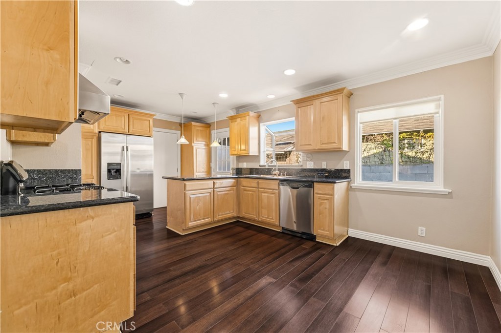 424 West 230th Street Carson, CA 90745 - Photo 11 of 34