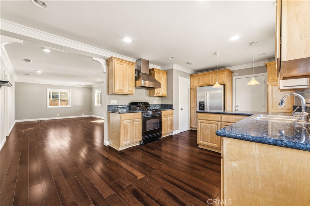 424 West 230th Street Carson, CA 90745 - Photo 8 of 34