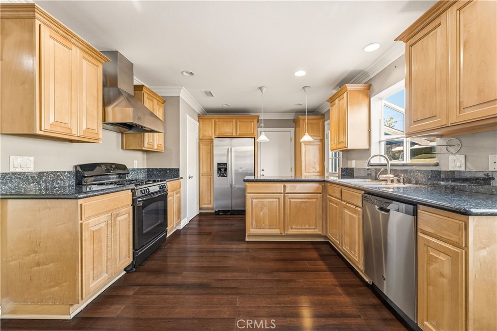 424 West 230th Street Carson, CA 90745 - Photo 9 of 34