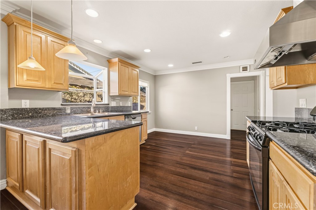 424 West 230th Street Carson, CA 90745 - Photo 10 of 34