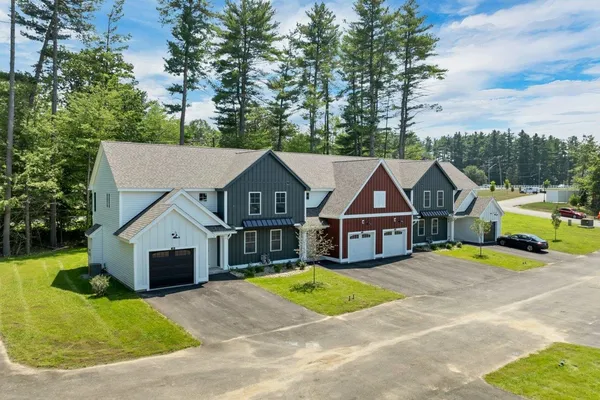 $509,000 | 15 B Mustang Drive, Unit B, Litchfield, NH 03052