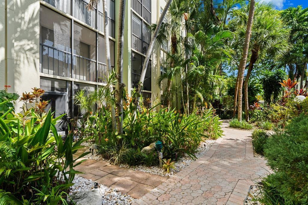 5300 Northeast 24th Terrace, Unit 512 Fort Lauderdale, FL 33308 - Photo 28 of 35 a view of a pathway with a building in front of it