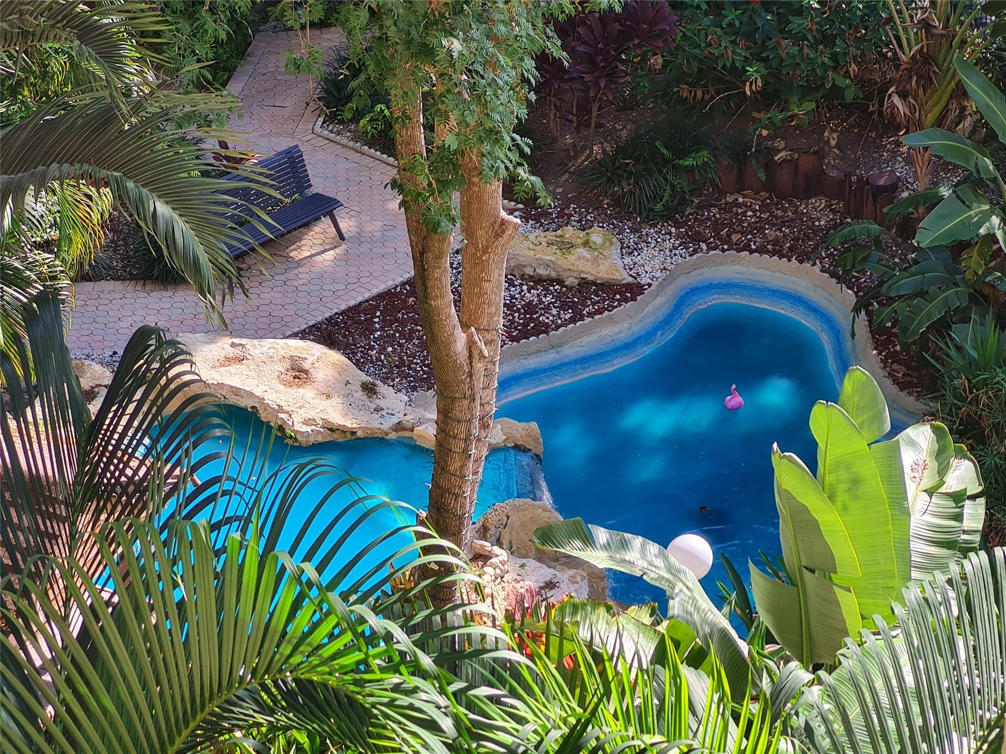 5300 Northeast 24th Terrace, Unit 512 Fort Lauderdale, FL 33308 - Photo 30 of 35 a view of a garden