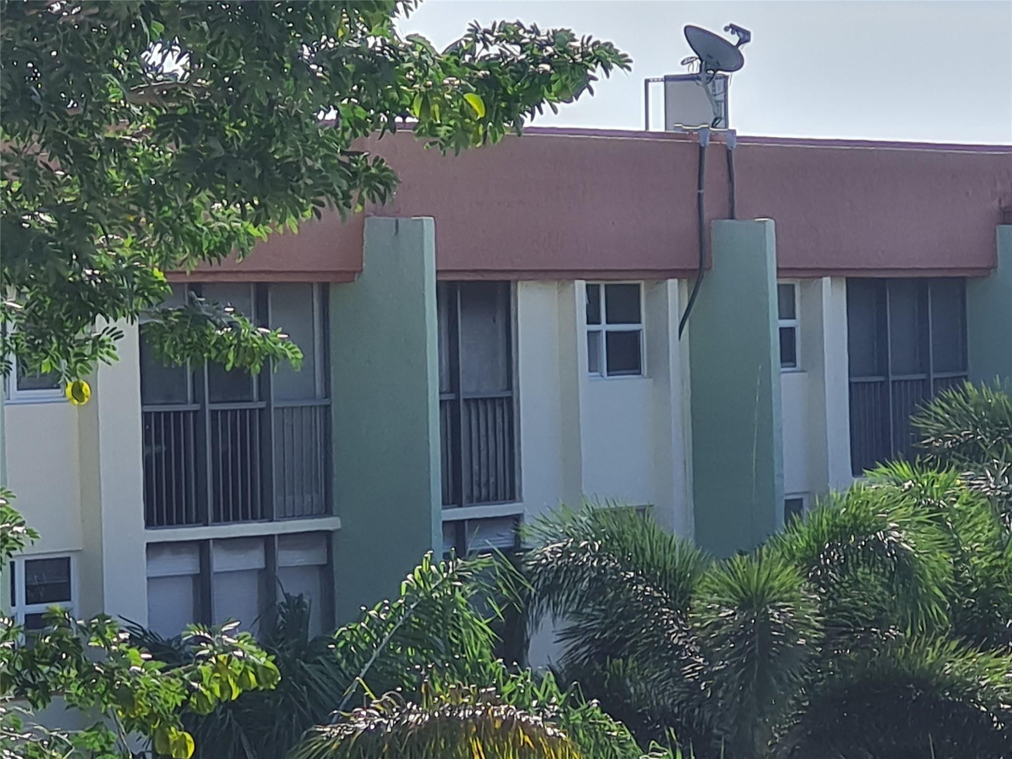5300 Northeast 24th Terrace, Unit 512 Fort Lauderdale, FL 33308 - Photo 31 of 35 a front view of a house with garden
