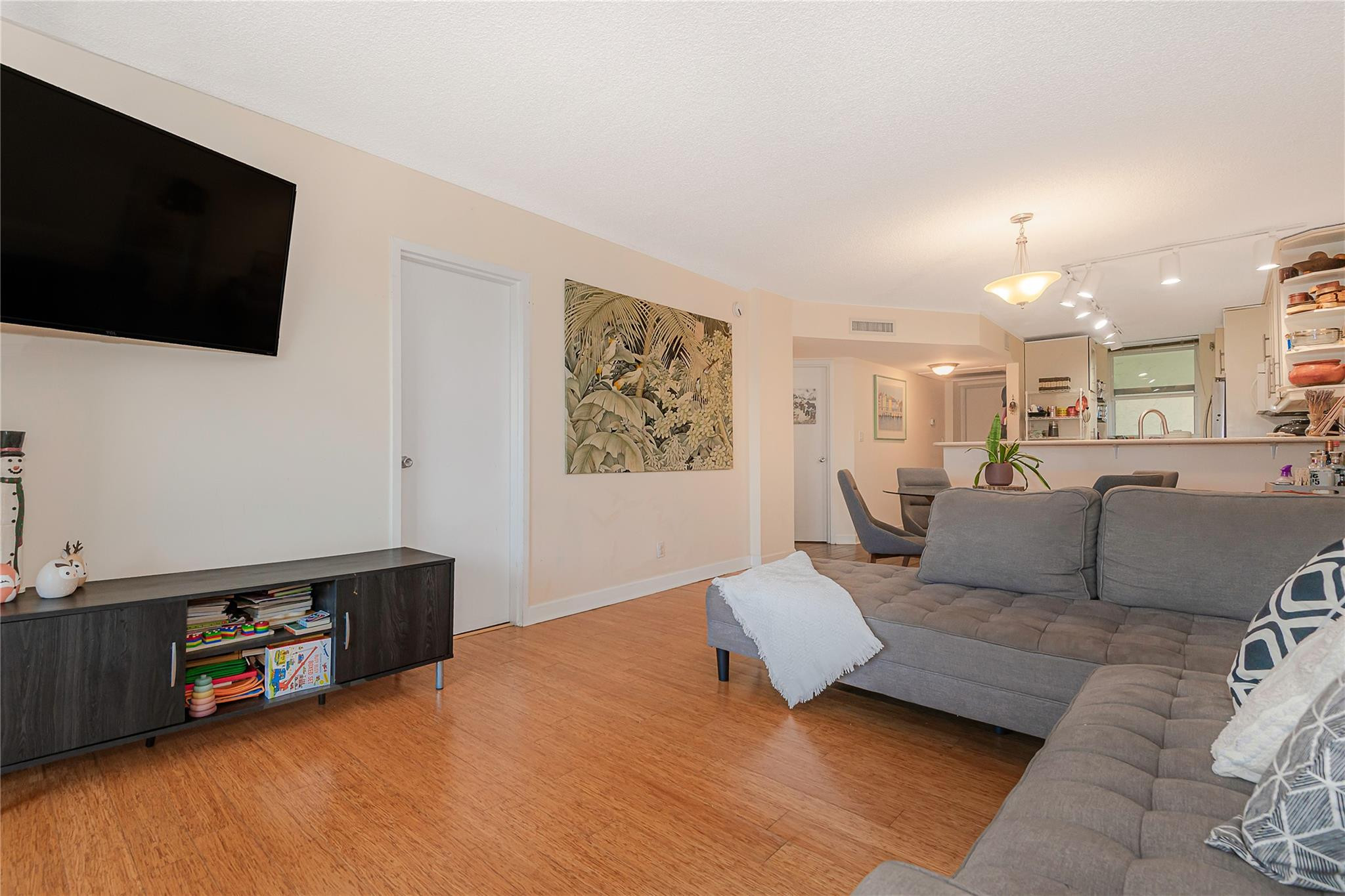 5300 Northeast 24th Terrace, Unit 512 Fort Lauderdale, FL 33308 - Photo 5 of 35 a living room with furniture and a flat screen tv